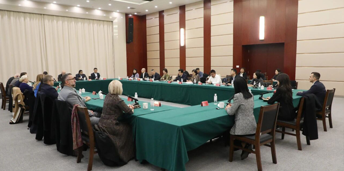 王俊红与中东欧多国政商界联合考察团团长梅伊拉·霍特一行进行工作会谈